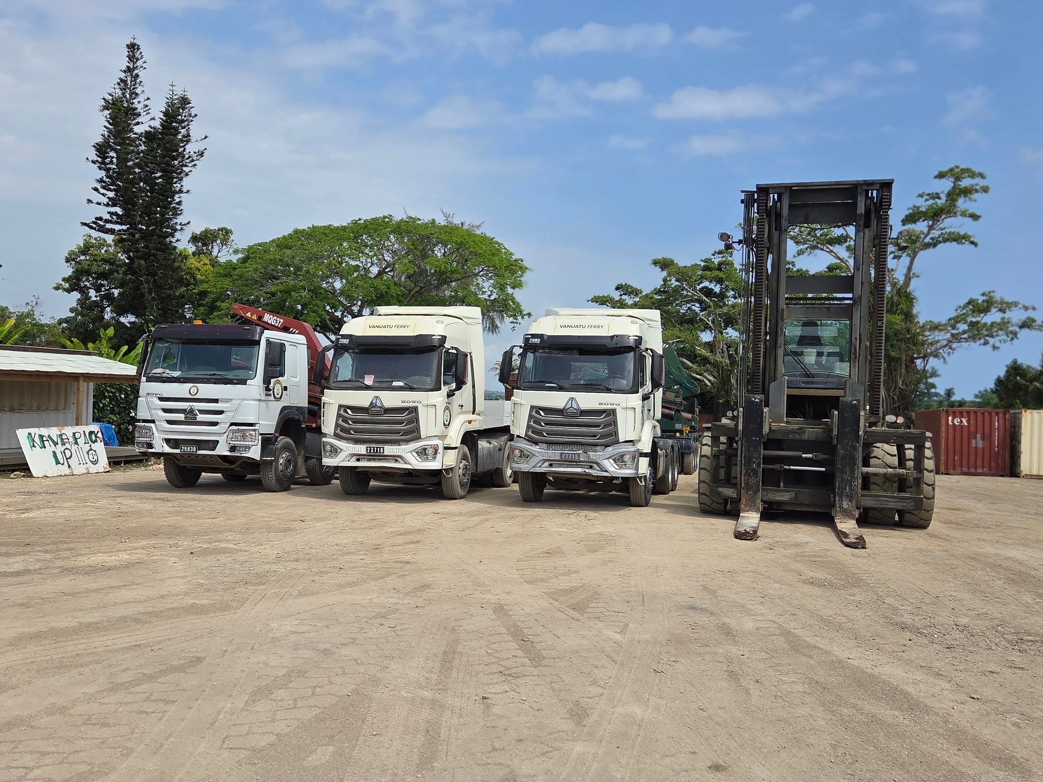 Flotte de camions et élévateur Vanuatu Ferry